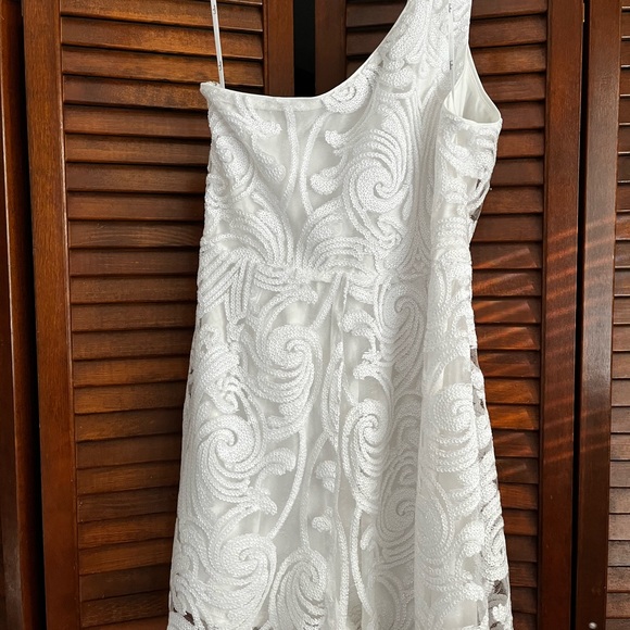 NWT White sequin one shoulder Lulus romper - Picture 4 of 5